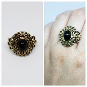 Vintage Black Oval Cabochon & Gold Tone Embossed Floral PERI Adjustable Ring VTG